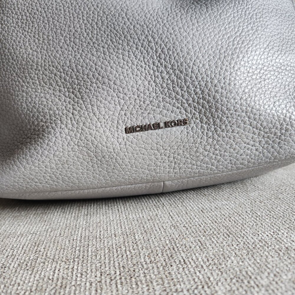 MICHAEL KORS LENA large pebble leather hobo lined light grey - Picture 9 of 15